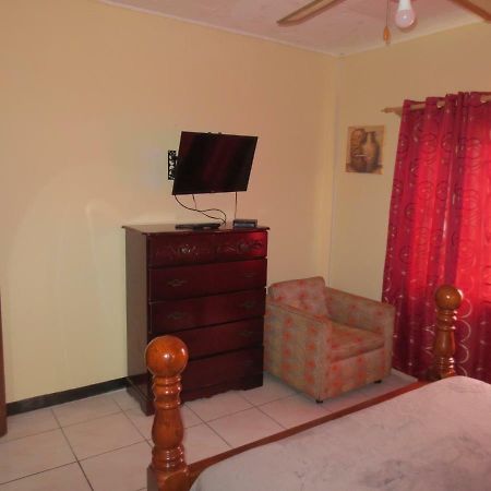 Chateau Yellow Mandeville Exterior foto